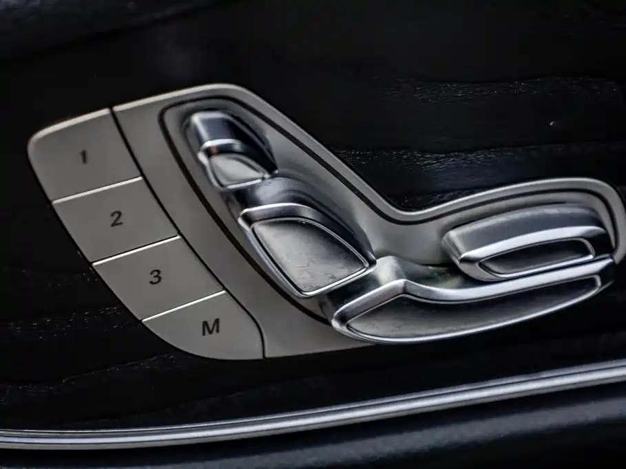 Mercedes-Benz E-Class (Import) — миниатюра 13