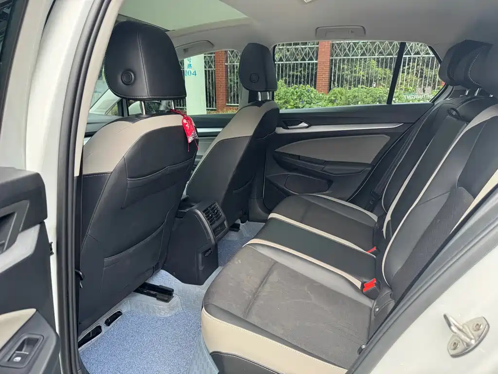 Volkswagen Golf — миниатюра 10