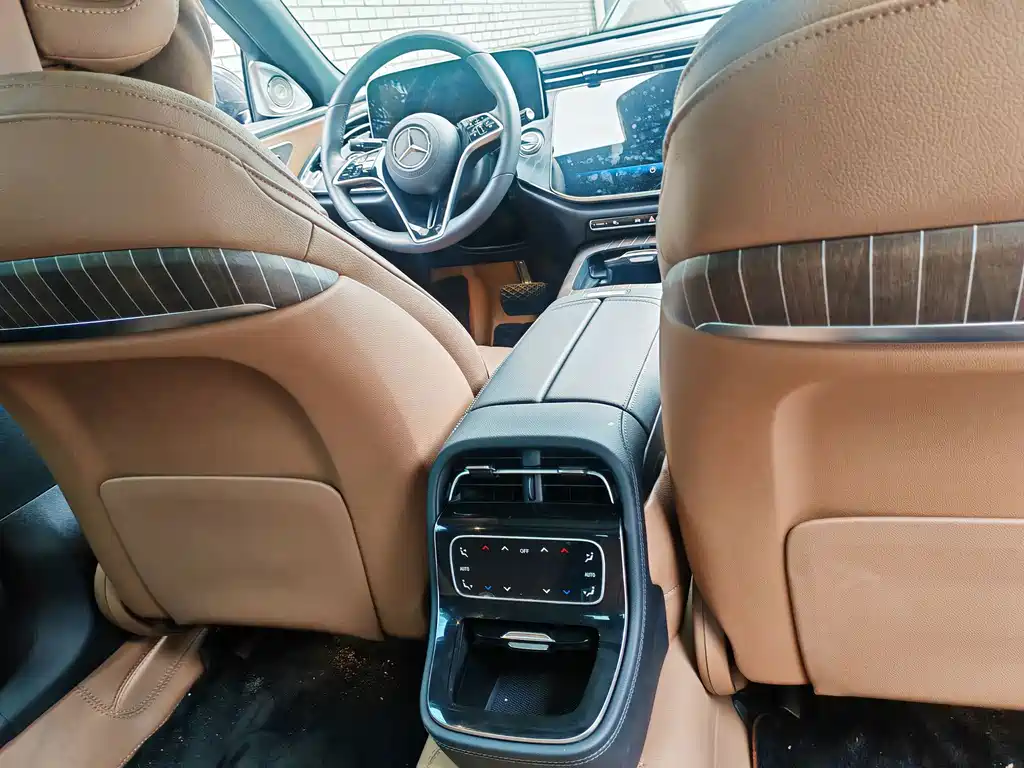 Mercedes-Benz E-Class — миниатюра 4