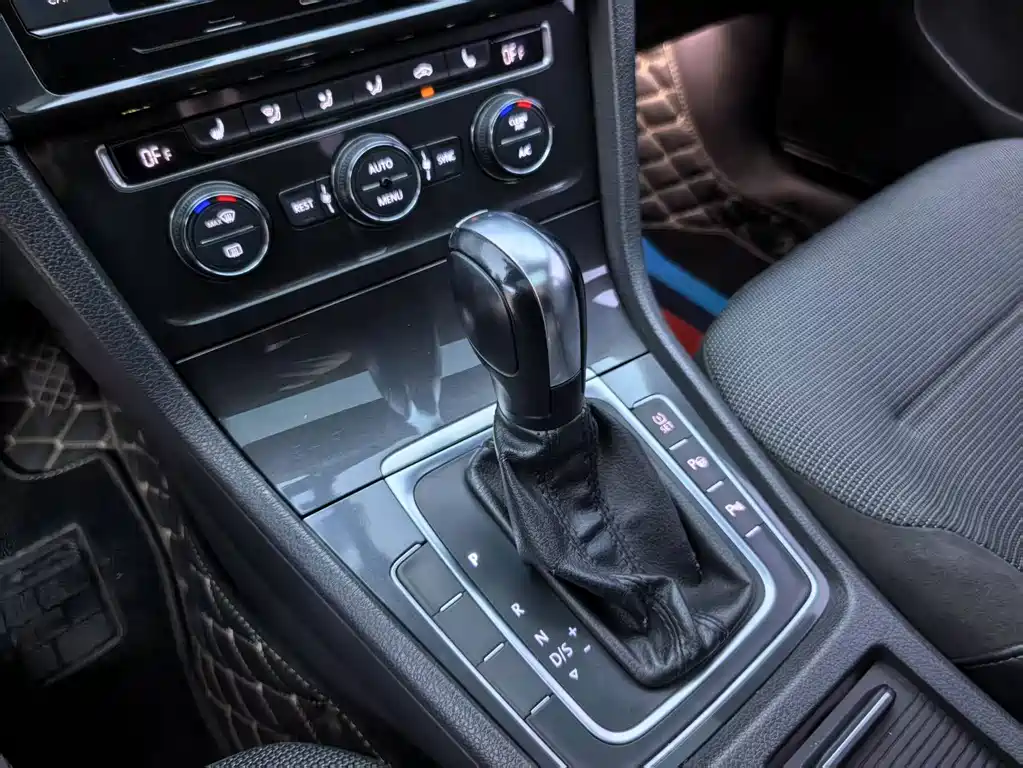 Volkswagen Golf — миниатюра 12