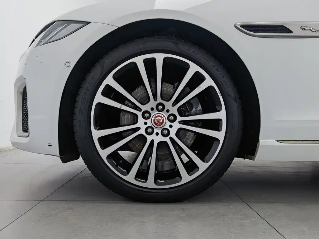 Jaguar XFL — миниатюра 17