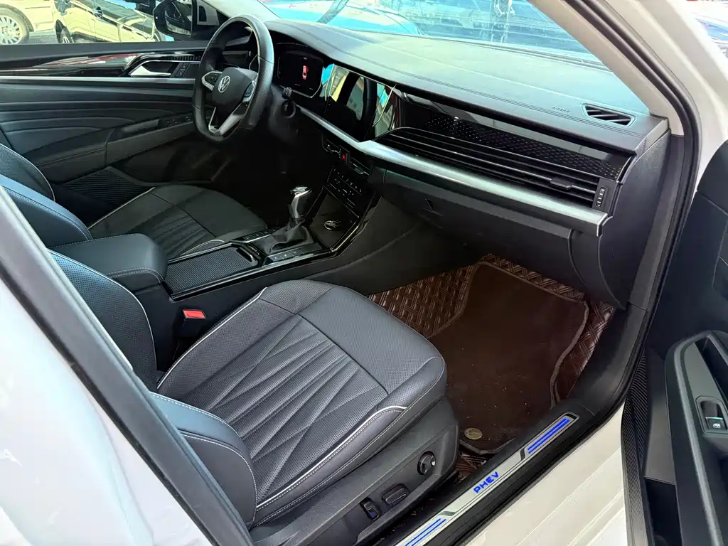 Volkswagen Passat PHEV — миниатюра 10