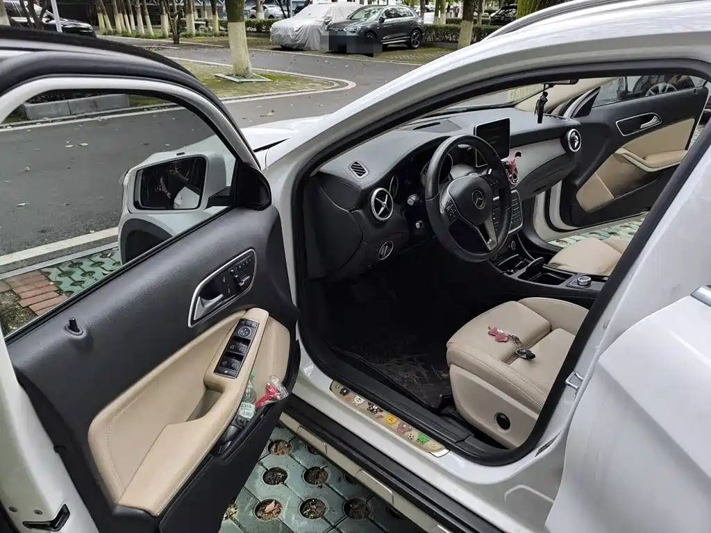 Mercedes-Benz GLA — миниатюра 12