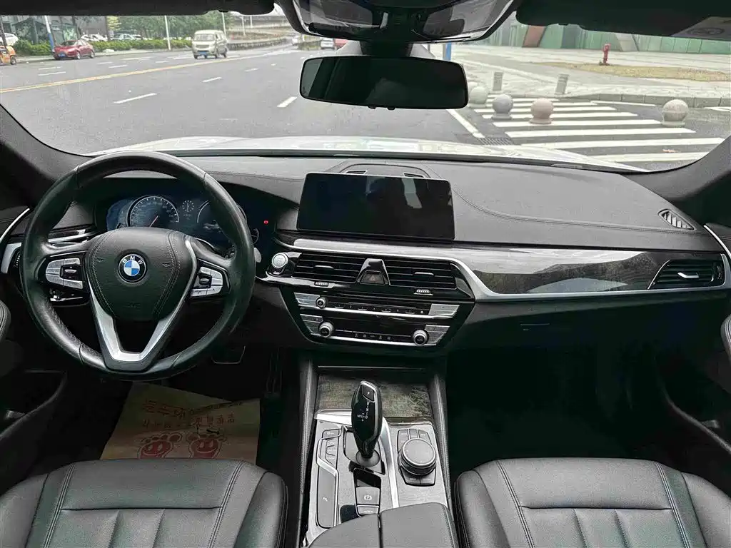 BMW 5 Series — миниатюра 5