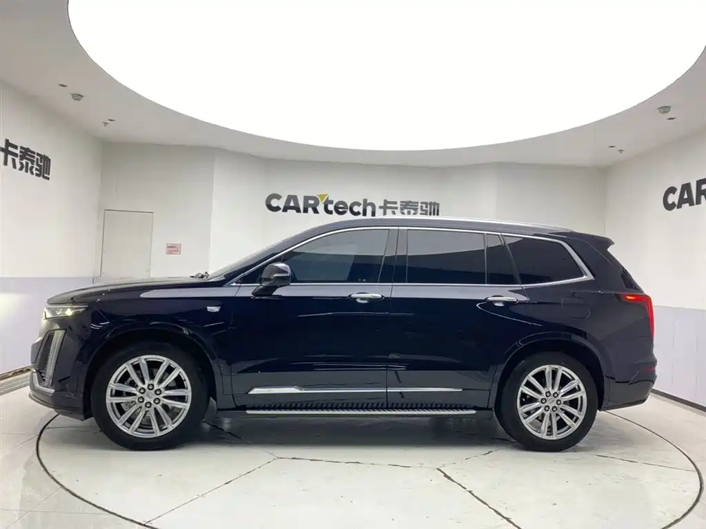 CADILLAC XT6