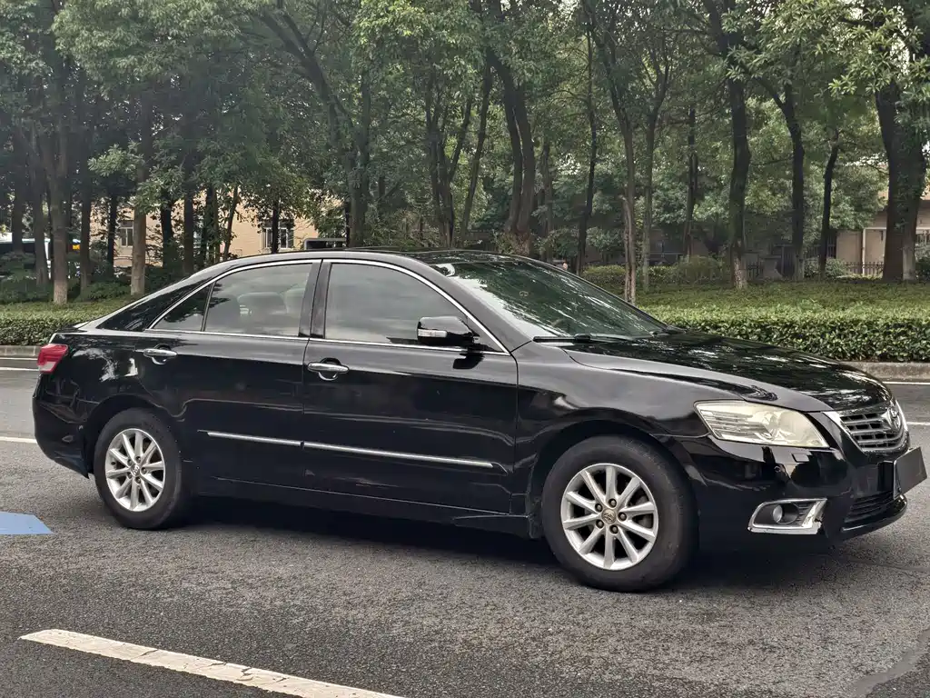 Toyota Camry — миниатюра 3