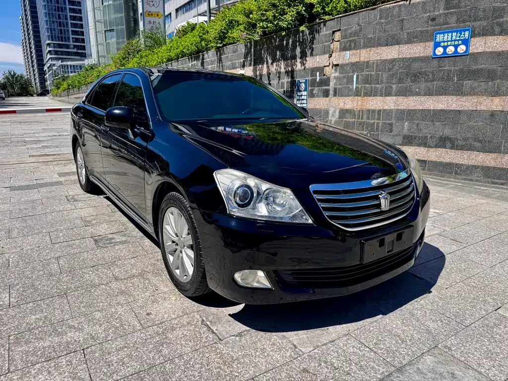 Toyota Crown — миниатюра 4