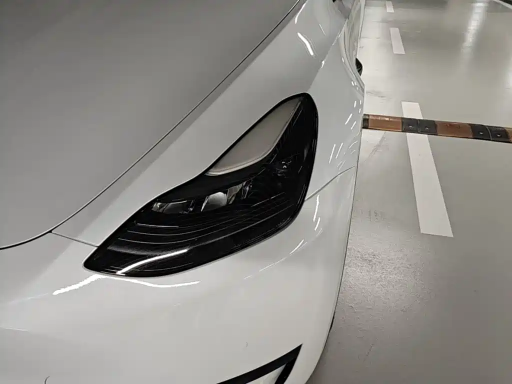 Tesla Model Y — миниатюра 24