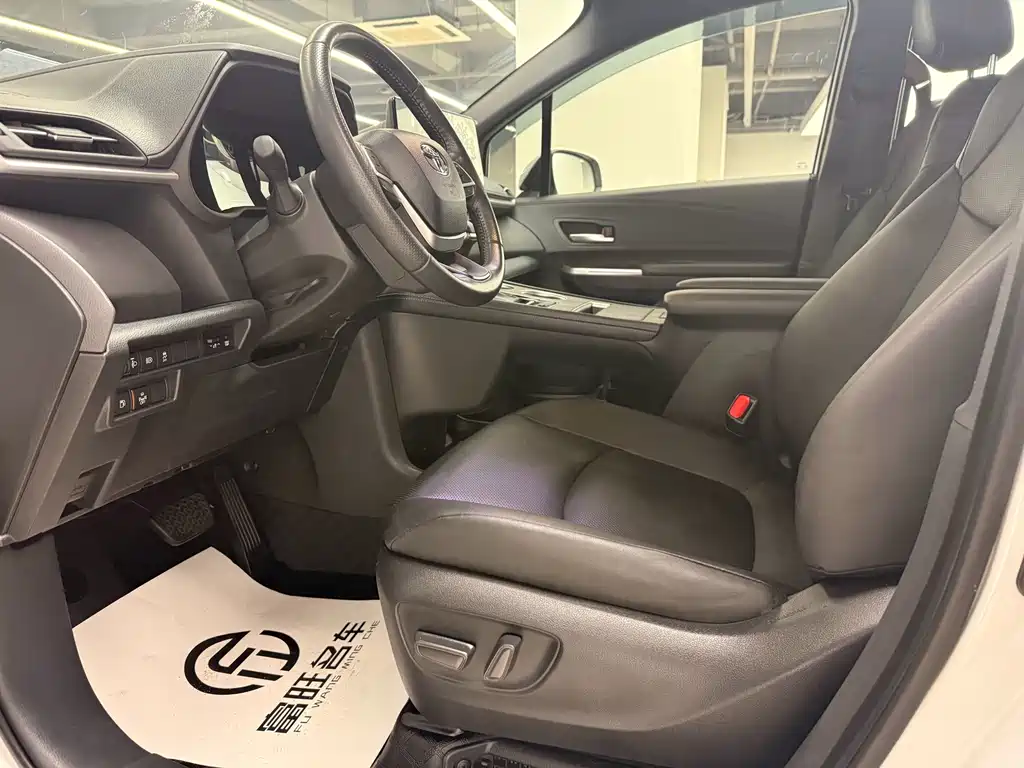 Toyota Sienna — миниатюра 4