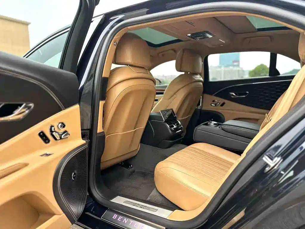 Bentley Flying Spur — миниатюра 6