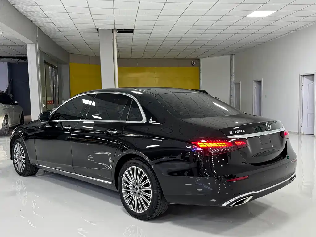 Mercedes-Benz E-Class — миниатюра 7