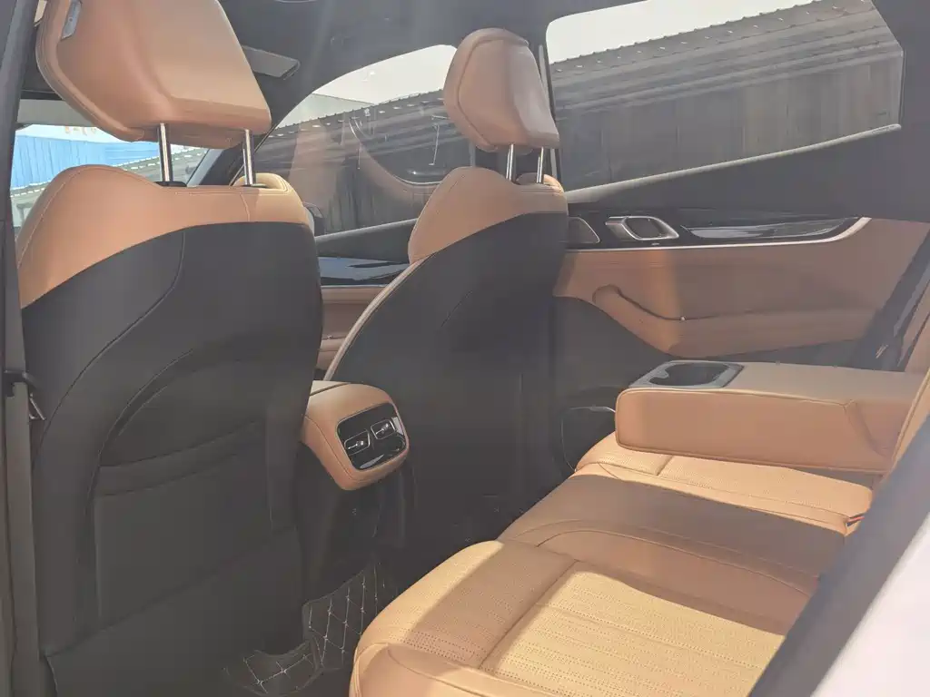 Geely Boyue L — миниатюра 6