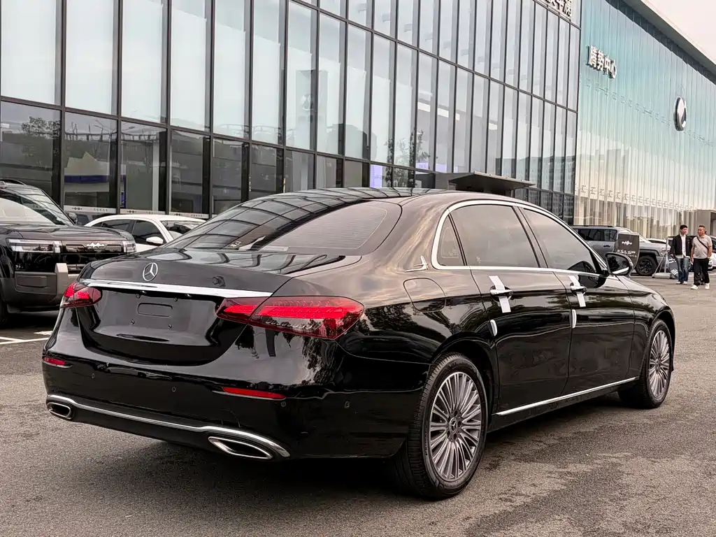 Mercedes-Benz E-Class — миниатюра 18
