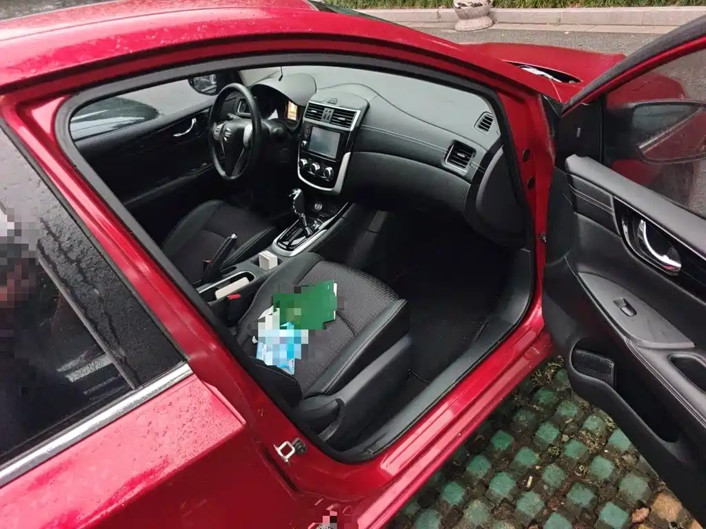 Nissan Tiida — миниатюра 18