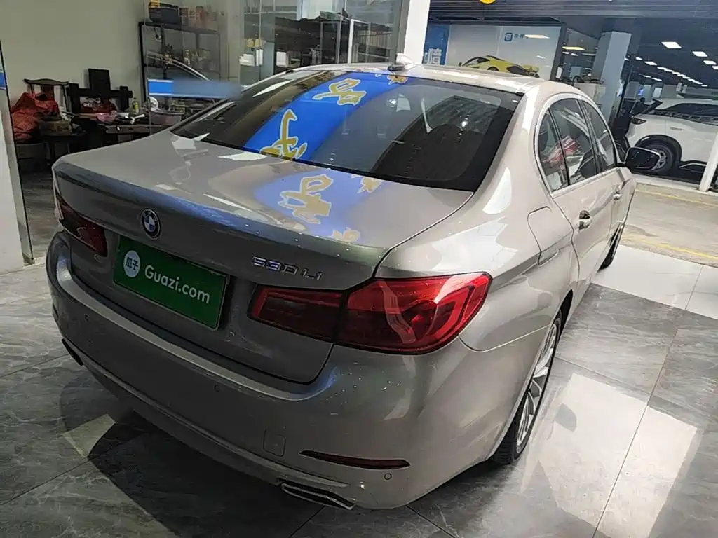 BMW 5 Series — миниатюра 7