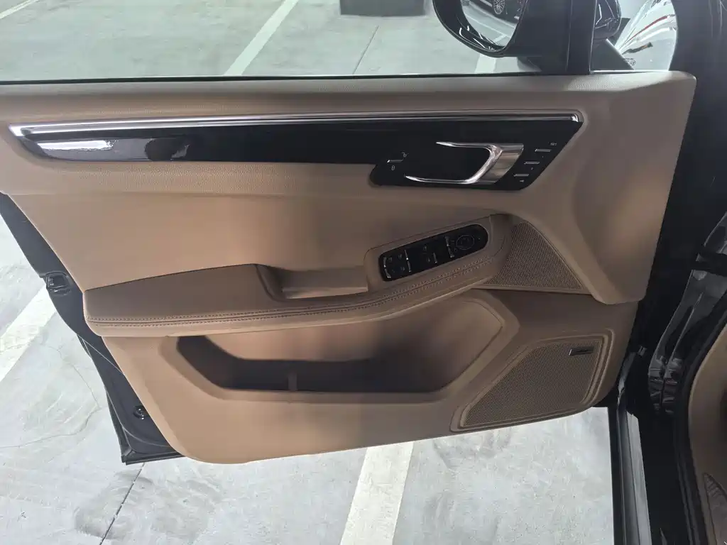 Porsche Macan — миниатюра 5
