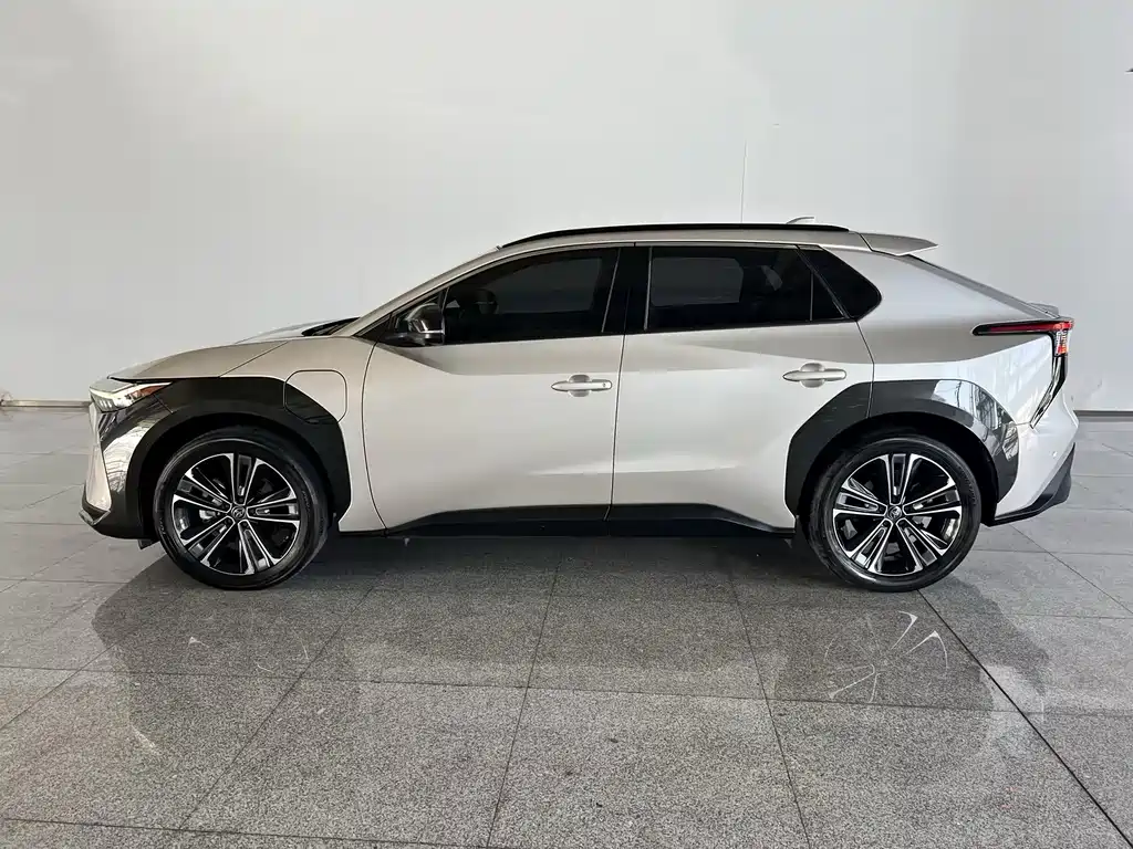 Toyota bZ4X — миниатюра 2