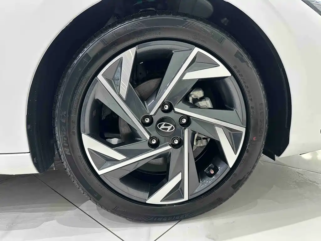 Hyundai Elantra — миниатюра 20