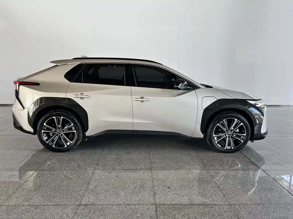 Toyota bZ4X — миниатюра 3