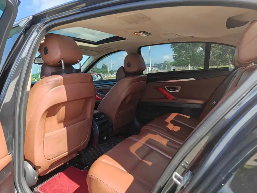 BMW 5 Series — миниатюра 5