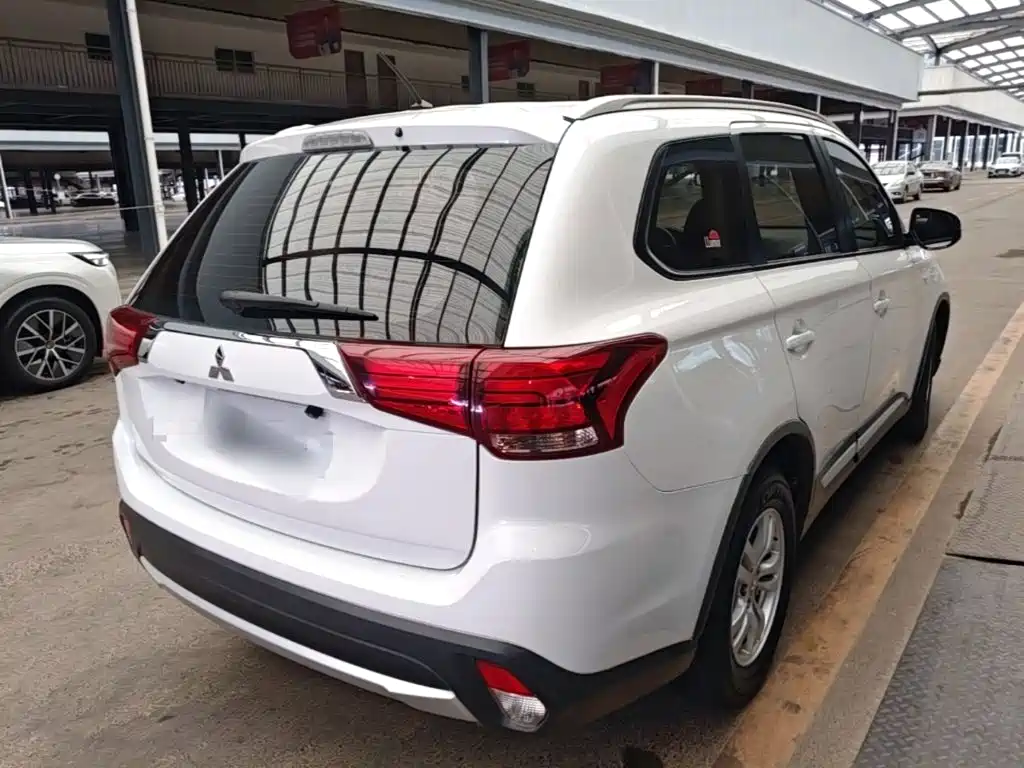 Mitsubishi Outlander — миниатюра 7