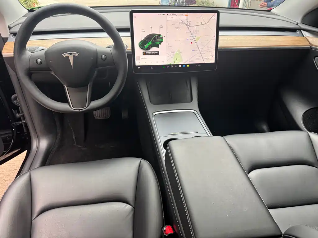TESLA MODEL Y
