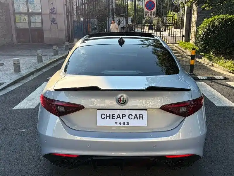 Alfa Romeo Giulia — миниатюра 8