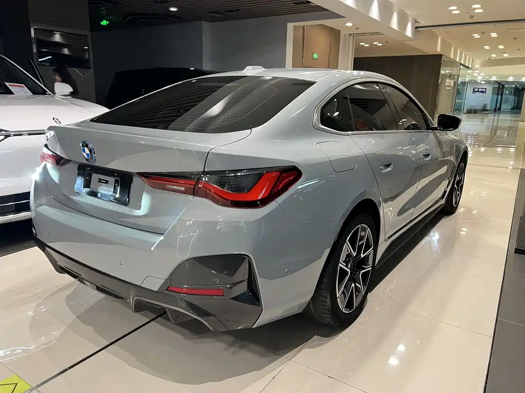 BMW i4 2023 eDrive35