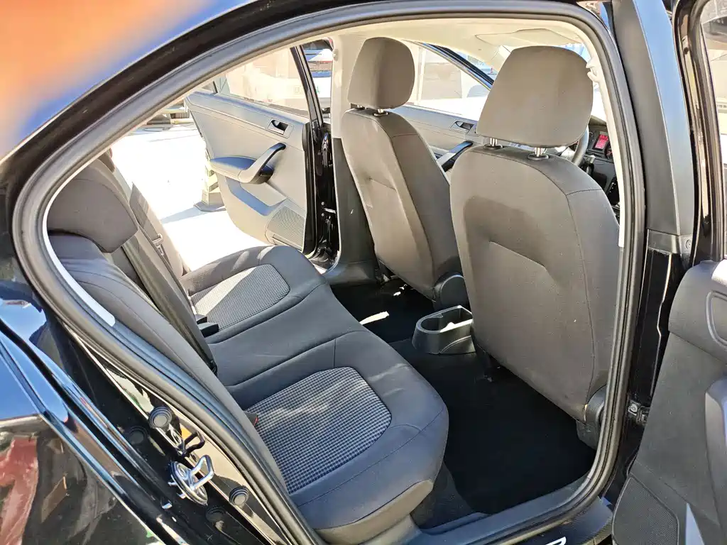 Volkswagen Santana — миниатюра 9