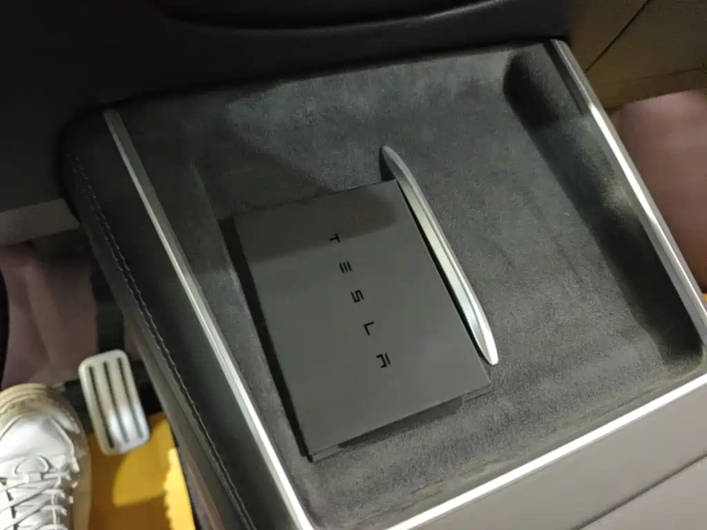 Tesla Model Y L — миниатюра 9