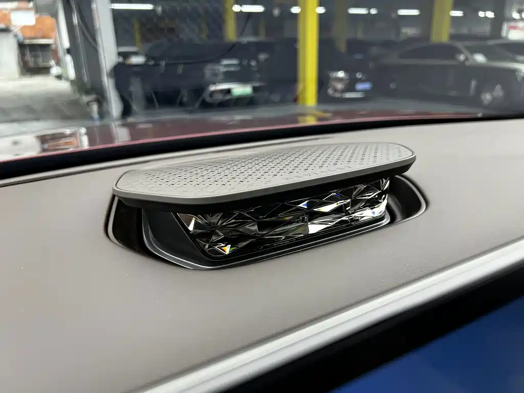 Denza Denza N9 — миниатюра 5