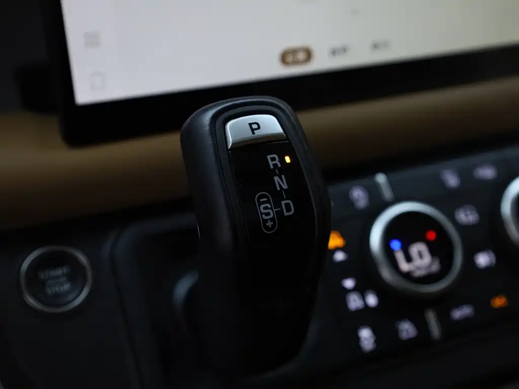 Land Rover Defender — миниатюра 10