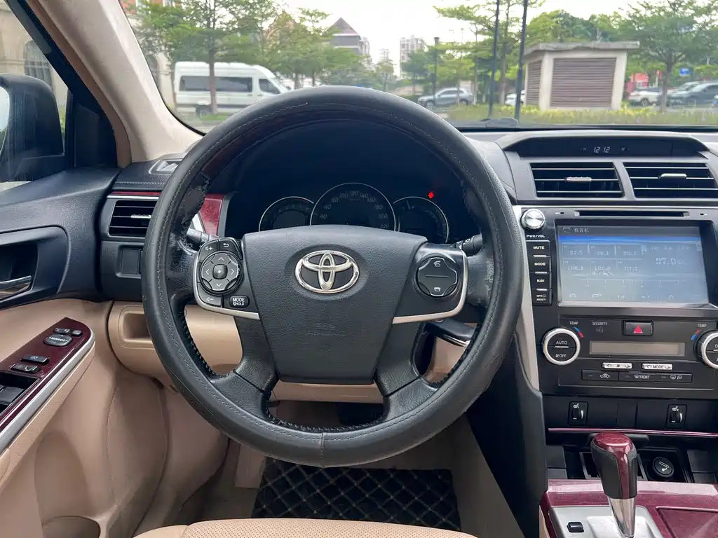 Toyota Camry — миниатюра 13