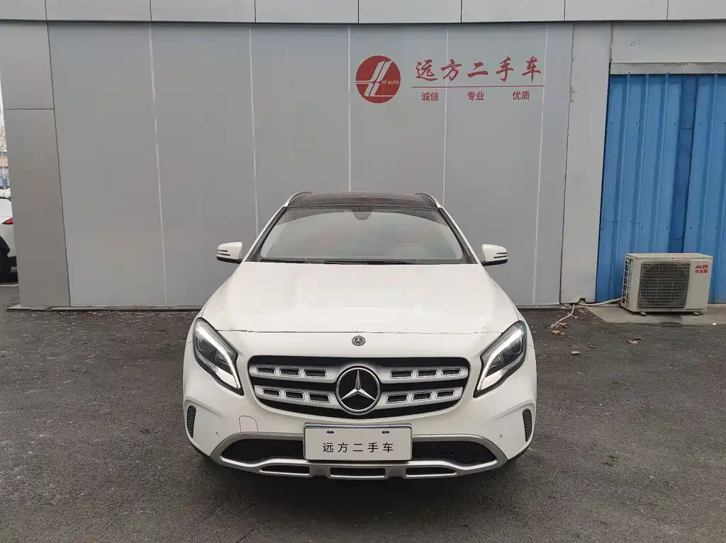 MERCEDES-BENZ GLA