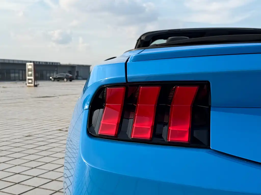 Ford Mustang — миниатюра 15