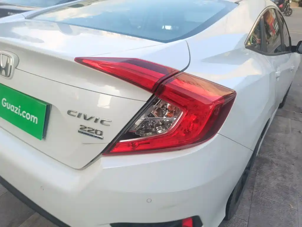 Honda Civic — миниатюра 8