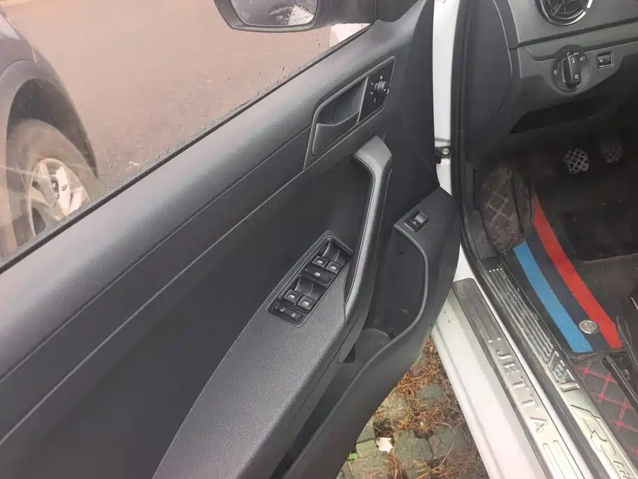 Volkswagen Jetta — миниатюра 7