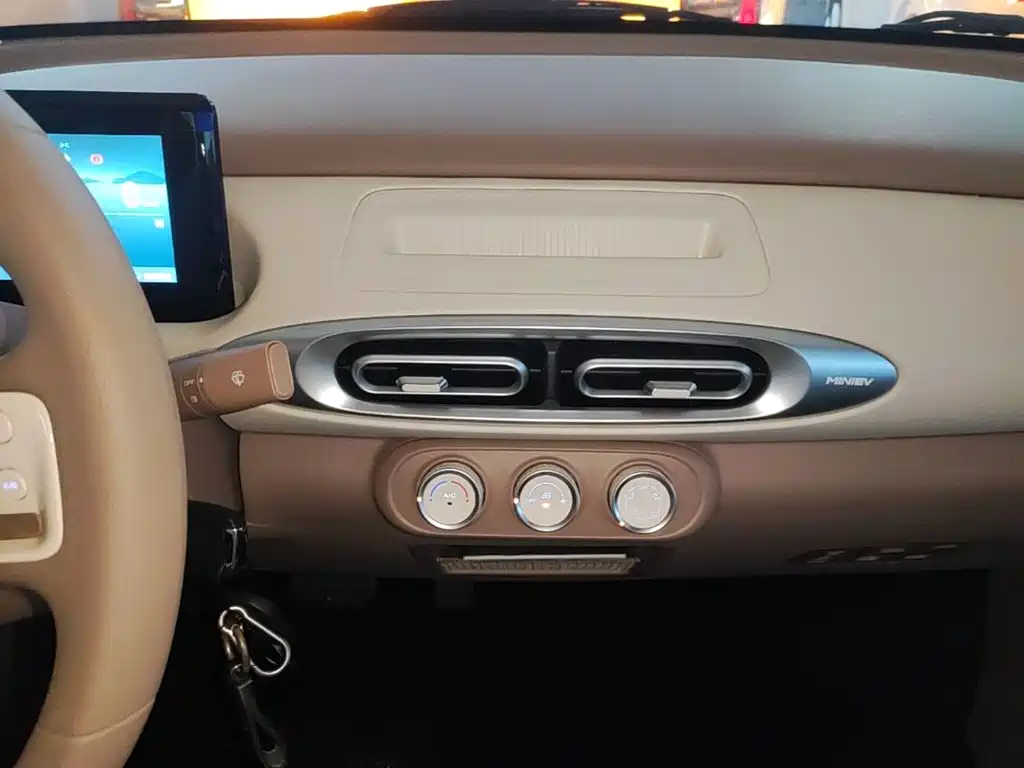 Wuling MINIEV — миниатюра 13