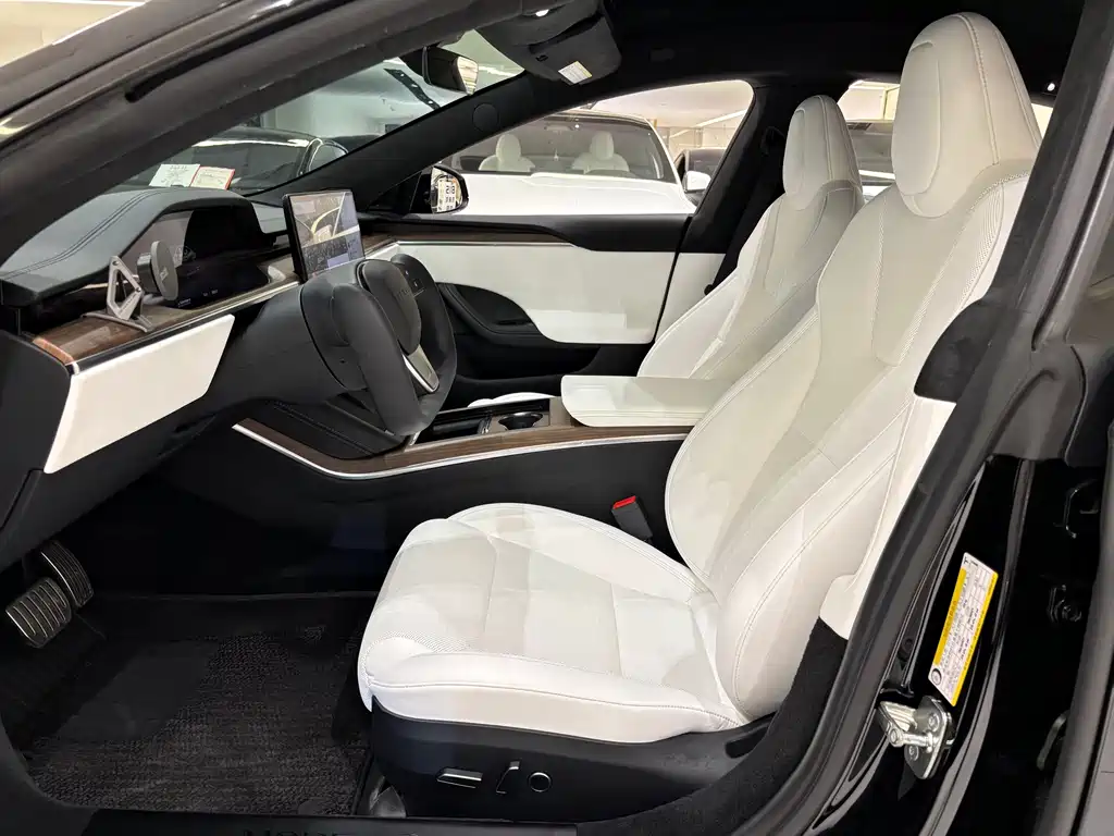 Tesla Model S — миниатюра 5