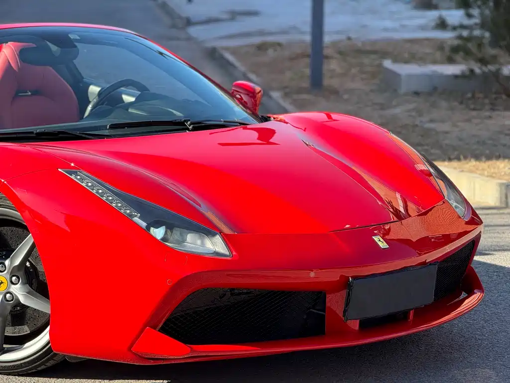FERRARI 488