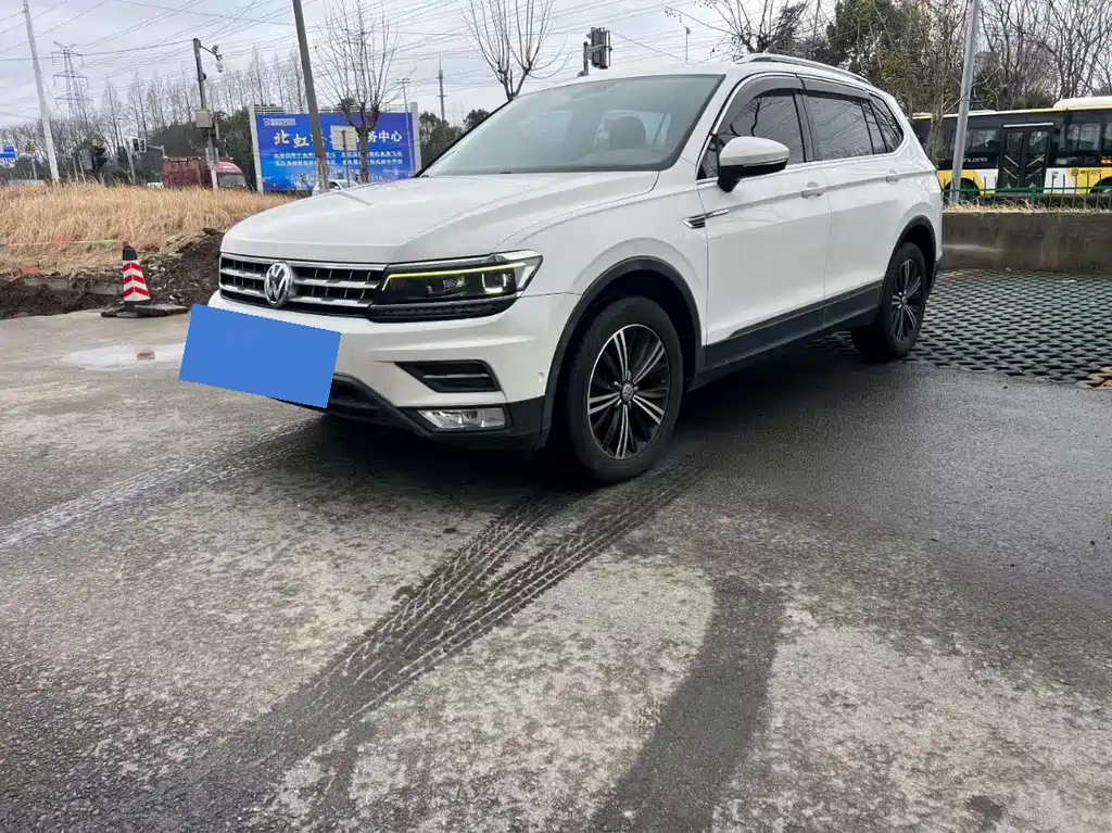 VOLKSWAGEN TIGUAN L