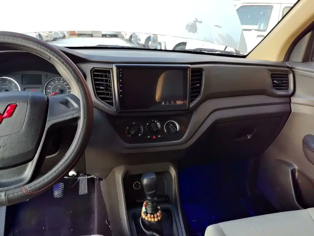 Wuling Hongguang V — миниатюра 13