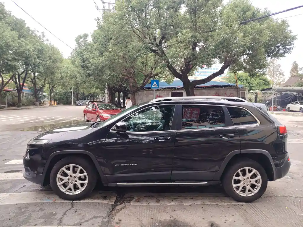 Jeep Cherokee — миниатюра 10