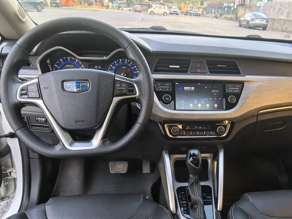 Geely Vision X3 — миниатюра 12