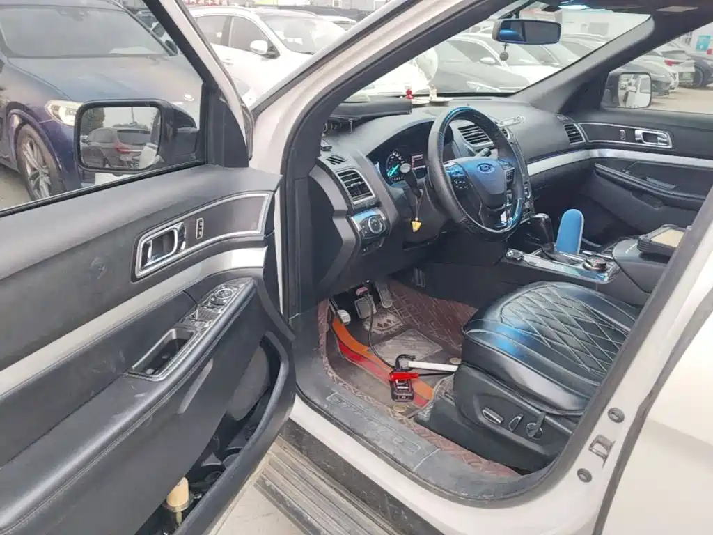 Ford Explorer (Import) — миниатюра 16
