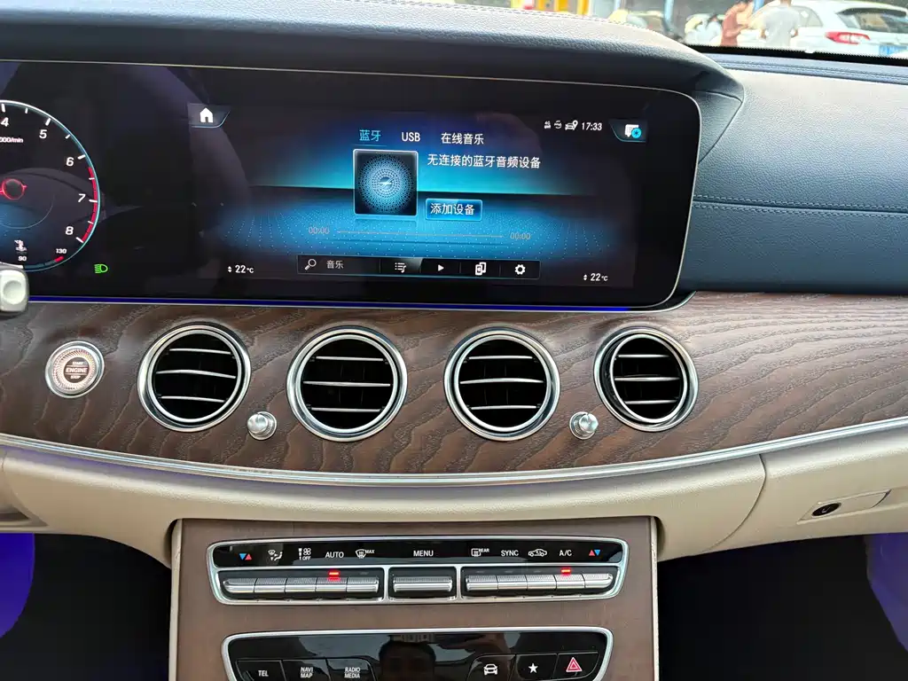 Mercedes-Benz E-Class — миниатюра 16