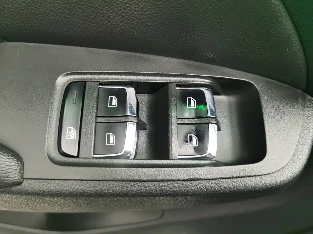 Roewe RX5 — миниатюра 9