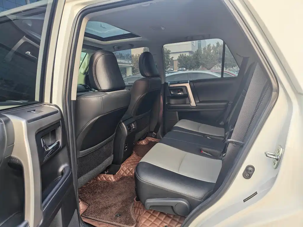 Toyota 4Runner — миниатюра 9