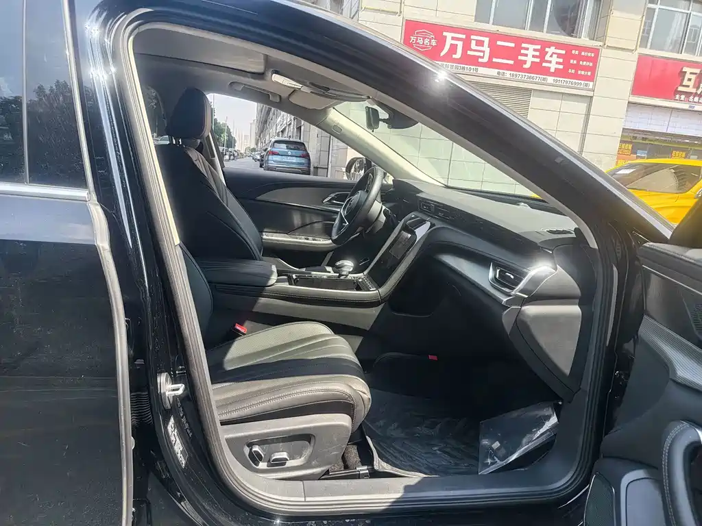 Hongqi Hongqi H5 — миниатюра 6