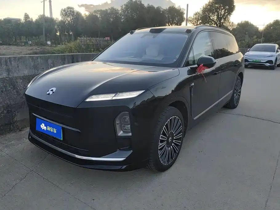 NIO ES8